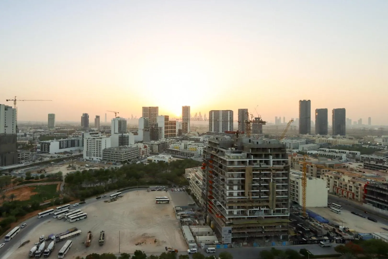 Livbnb - 1B With Sunset View Near Community Circle Park Jvc ドバイ アラブ首長国連邦