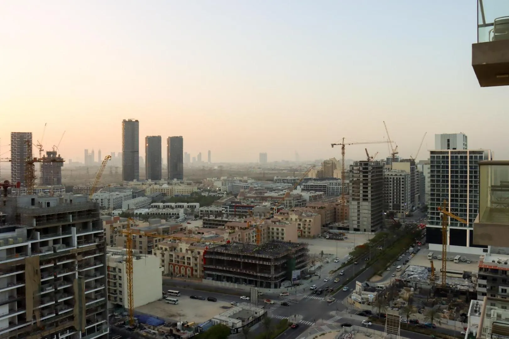 Apartment Livbnb - 1B With Sunset View Near Community Circle Park Jvc Dubai Vereinigte Arabische Emirate