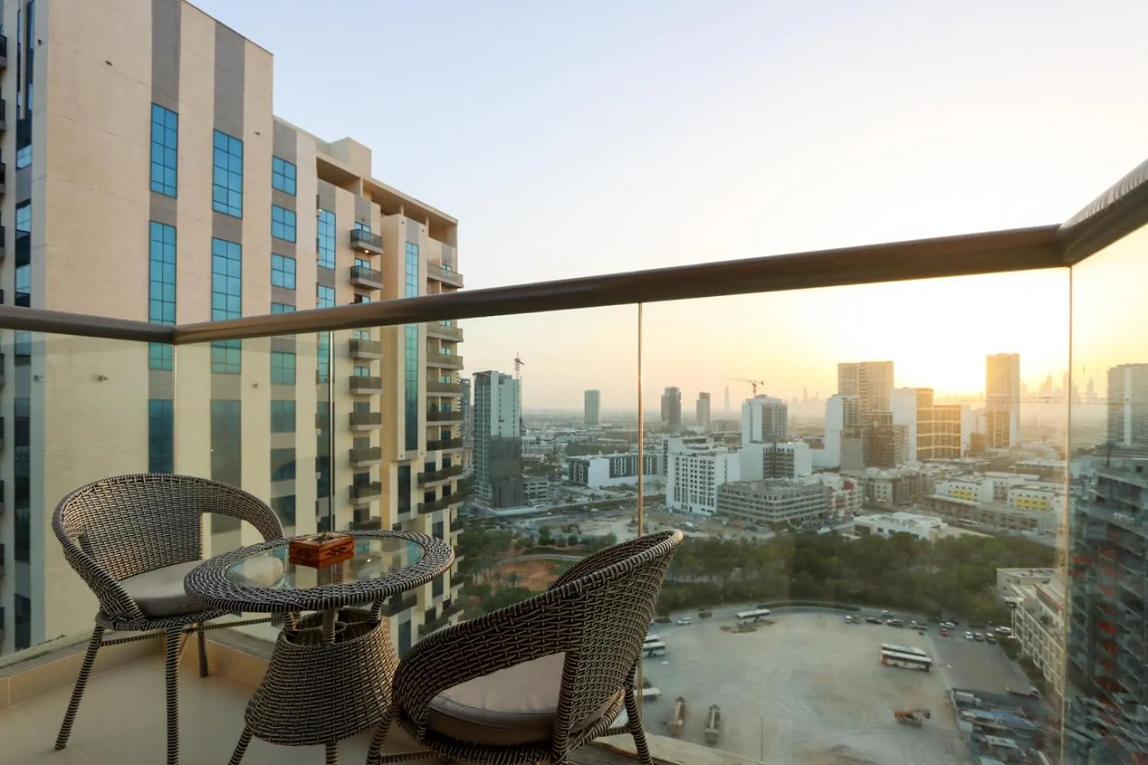 Livbnb - 1B With Sunset View Near Community Circle Park Jvc Dubai 0*,